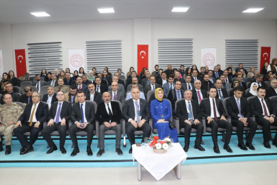 Ağrı'da düzenlenen "Türkiye’nin Zirvesinde Eğitim Çalıştayı" başladı