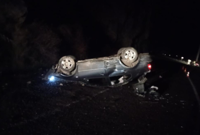 Hakkari-Çukurca kara yolunda devrilen otomobildeki 3 kişi yaralandı