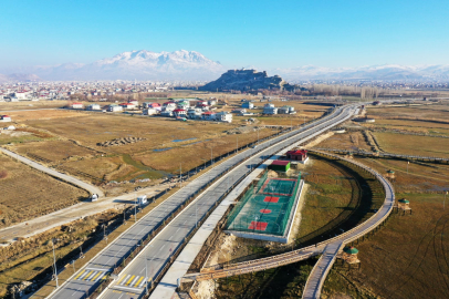Van Gölü kıyısındaki 1200 metrelik sahil yolu trafiğe açıldı