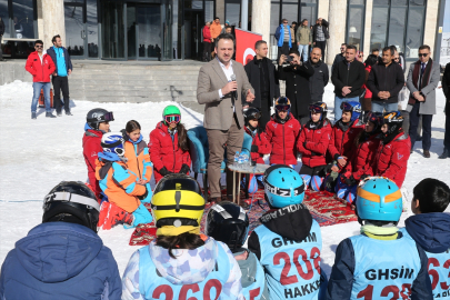 Gençlik ve Spor Bakan Yardımcısı Eminoğlu, Hakkari'de gençlerle buluştu: