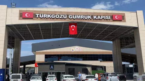 Türkgözü Gümrük Kapısı'nda yurt dışı yasağı ve haklarında arama kararı olan 7 kişi yakalandı