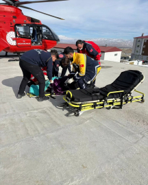 Van&#039;da ambulans helikopter hamile kadın için havalandı