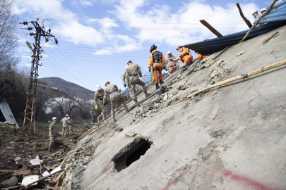 Tunceli&#039;de polis ve jandarma enkazda arama kurtarma tatbikatı yaptı