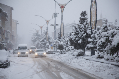 Van, Hakkari, Bitlis ve Muş'ta 1036 yerleşim birimine ulaşım sağlanamıyor