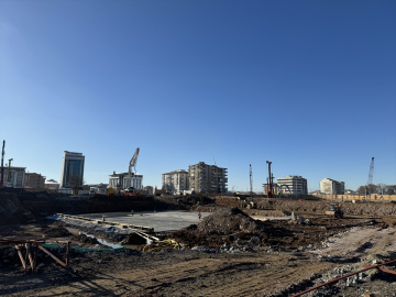 6 ŞUBAT DEPREMLERİNİN BİRİNCİ YILI - Depremde yıkılan Malatya kent merkezine 4 bine yakın kazık çakıldı