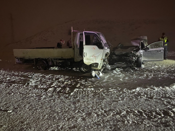 Bingöl'de kamyonet ile otomobilin çarpıştığı kazada 1 kişi öldü, 6 kişi yaralandı