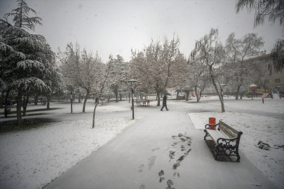 Bingöl&#039;de yoğun kar yağışı etkili oluyor