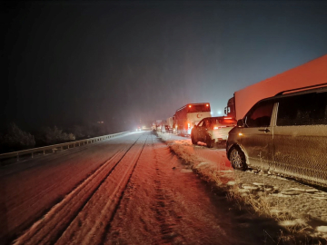 Kars&#039;ta kar ve tipi ulaşımı aksatıyor