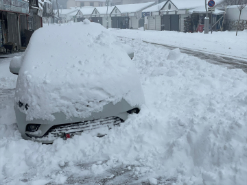 Başkale'de kar yağışı etkili oldu