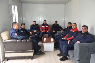 6 ŞUBAT DEPREMLERİNİN BİRİNCİ YILI - Depremde yüzlerce kişiyi enkazdan çıkaran Malatya İtfaiyesi konteynerde görevlerini sürdürüyor