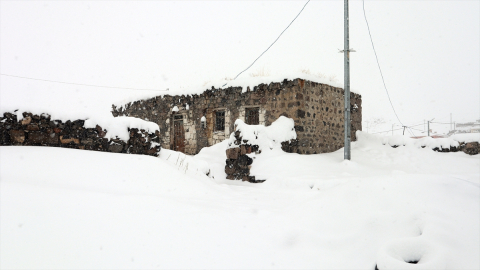 Iğdır beyaza büründü: Köylere ulaşım engeli!