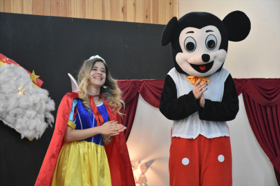 Öğretmenden üniversite öğrencisine 15 gönüllü, depremzede çocukları güldürmeye hazırlanıyor