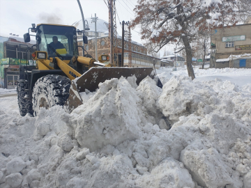 Van, Muş ve Hakkari&amp;#039;deki kayak merkezlerinde yoğunluk yaşanıyor