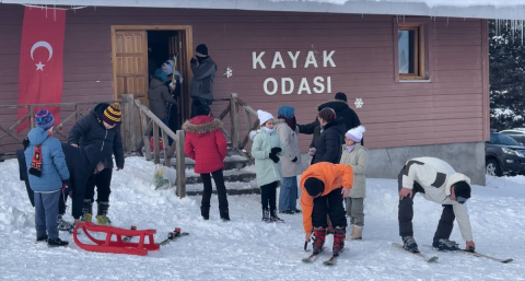 Yalnızçam Kayak Merkezi'nde hafta sonu yoğunluğu yaşandı