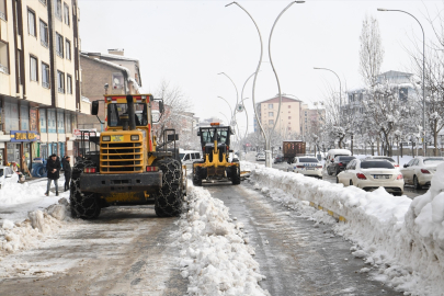 Muş&#039;ta karla mücadele çalışmaları devam ediyor