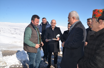 Muş Valisi Çakır, karla mücadele ekiplerini ziyaret etti