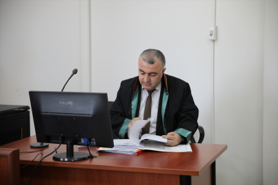 On yıl şoför olarak çalıştığı adliyede üç yıldır avukatlık yapıyor