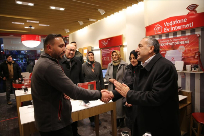 AK Parti Van Büyükşehir Belediye Başkan adayı Arvas&#039;tan esnaf ziyareti