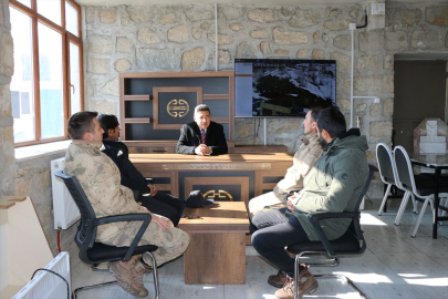 Hizan Kaymakamı Özçelik, uygulama ve yol kontrol noktasını ziyaret etti