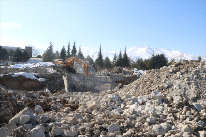 İnönü Üniversitesi depremin yaralarını sarıyor
