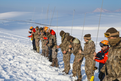 Van'da 200 özel harekat polisinden oluşan "çığ timi" göreve hazır