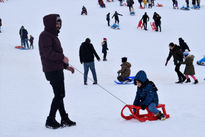 Bitlis'te "3. Geleneksel Meşaleli Kayak Şenliği" düzenlendi