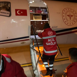 Van'da ambulans uçak 10 günlük bebek için havalandı