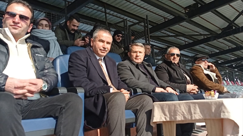 Yüksekova Belediye Spor liderliğini sürdürdü