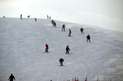 Muş&#039;taki kayak merkezinde çocuklar için etkinlik düzenlendi