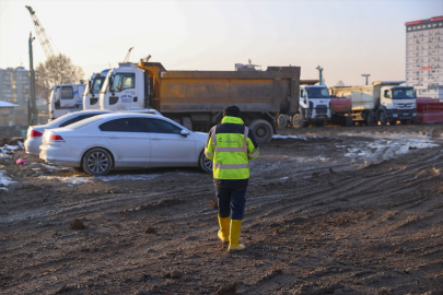 6 ŞUBAT DEPREMLERİNİN BİRİNCİ YILI - Malatya esnafı anıları ve ekmek kapıları için yeni Şire Pazarı&#039;nı bekliyor
