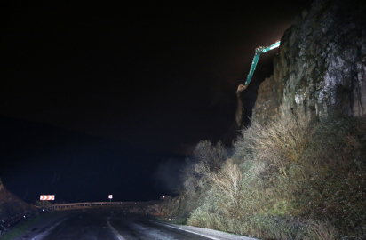 Bitlis-Baykan kara yolunda heyelan