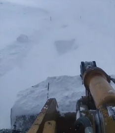 Kağızman-Ağrı kara yolu kar ve tipiden kapandı