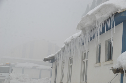 Muş&#039;ta kar nedeniyle 13 yerleşim birimine ulaşım sağlanamıyor