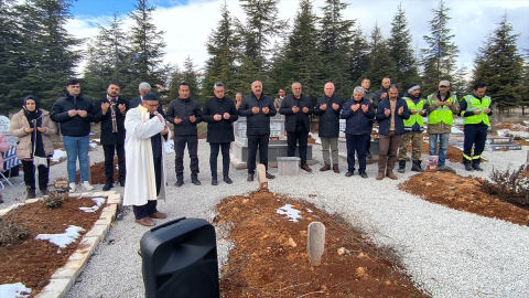 Başkan Zelyurt, Doğanşehir&#039;de depremlerde hayatını kaybedenlerin mezarlarını ziyaret etti