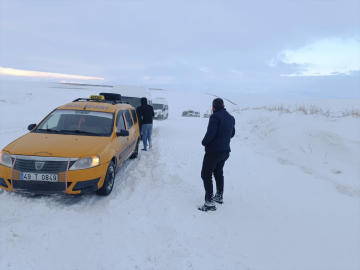 Van, Bitlis ve Muş'ta 403 yerleşim birimine ulaşım sağlanamıyor