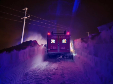 Van&#039;da göğüs ağrısı şikayeti olan hasta paletli ambulansla hastaneye ulaştırıldı