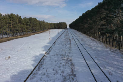 Kars&#039;ta "bozkırın ortasındaki vaha"nın çevresi karla kaplandı