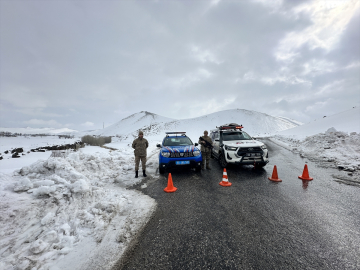 Van&#039;da çığın düştüğü mezra yolu kapandı