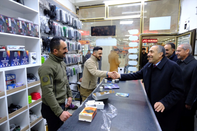 Van Büyükşehir Belediye Başkan adayı Arvas&#039;tan esnaf ziyareti