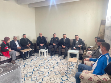 Kağızman Kaymakamı Daştan, yaralı askeri evinde ziyaret etti