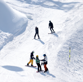 Palandöken Kayak Merkezi'nde hafta sonu yoğunluğu