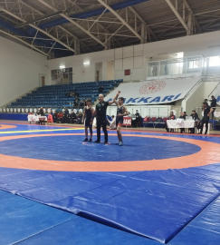 Van&#039;da polislerin eğittiği öğrenciler, güreş müsabakalarında derece elde etti