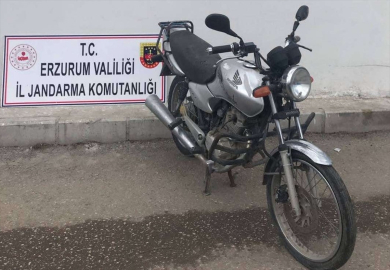 Erzurum&#039;da motosiklet hırsızlığı yapan iki şüpheli yakalandı