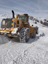 Hakkari&#039;de ekipler üs bölgesinin yolunu açmak için çalışma yürütüyor