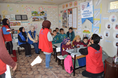 Tatvan'daki gençler köy okulunu ziyaret etti