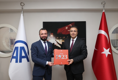 Ardahan Valisi Hayrettin Çiçek, AA Erzurum Bölge Müdürlüğünü ziyaret etti