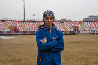 Atletizme gönül veren Van&#039;ın yarışçı kızları, Kenya&#039;da altın madalya için yarışacak