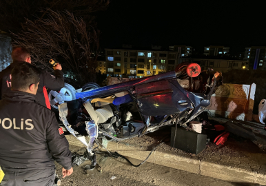 Elazığ'da devrilen otomobildeki 2 kişi yaralandı