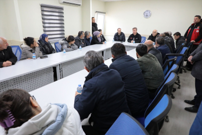Erzincan Valisi Aydoğdu kayıp işçilerin yakınlarını kurtarma çalışmaları hakkında bilgilendirdi