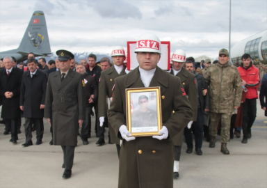 Pençe-Kilit Operasyonu&#039;nda şehit olan Salih Ay&#039;ın naaşı Erzincan&#039;a getirildi